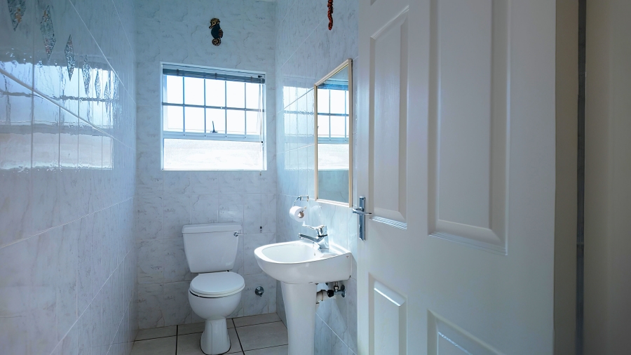 4 Bedroom Property for Sale in Middedorp Western Cape